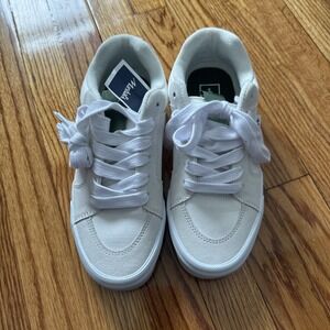 VANS Old Skool Skater Shoes White, Mens Size 7, Women's Size 8.5